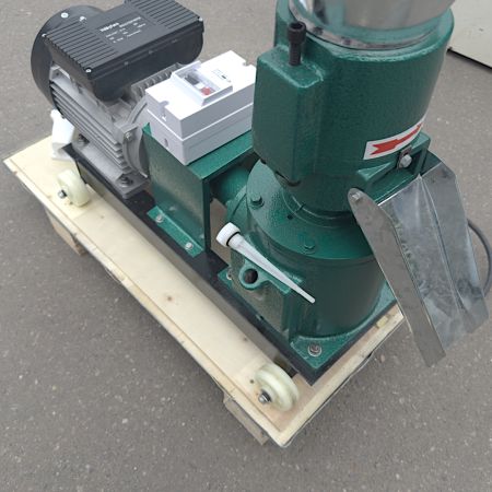 Гранулятор для комбикорма HobbyFarm FP120 диаметр матрицы 120 мм, гранул 3,8 мм, 3 кВт/220 В