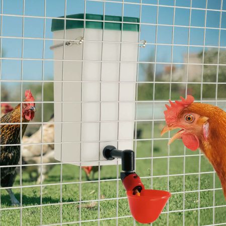 Поилка чашечная с бачком HobbyFarm для кур с креплением на клетку, 1 л, красная