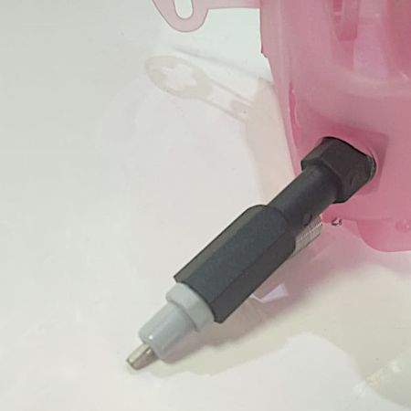 Поилка ниппельная с бачком DERBY 1 л 45° для кроликов и птиц