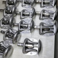 Поилка ниппельная с чашей для поросят до 15 кг 1/2" внутреннее верхнее подключение