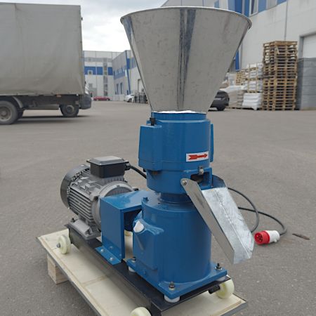 Гранулятор для комбикорма HobbyFarm FP150 диаметр матрицы 150 мм, гранул 3,8 мм, 4 кВт/380 В