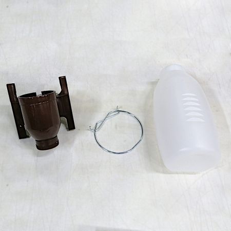 Поилка навесная с емкостью 2 л пластик/металл для кроликов и птиц