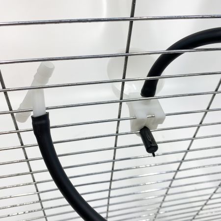 Поилка чашечная с креплением на сетку, диаметр 6,3 см, тройник в комплекте