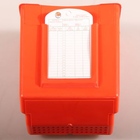 Кормушка бункерная для кроликов 2 секции с держателем для учетной карточки, пластик без крышки