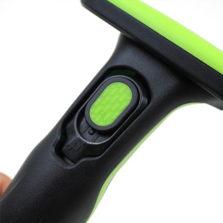 Дешеддер M с дугообразным лезвием 76 мм и с кнопкой самоочистки для вычесывания шерсти животных