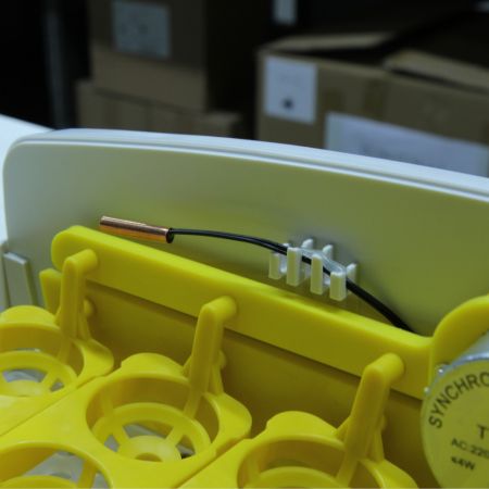 Инкубатор HHD 42A автоматический на 42 яйца