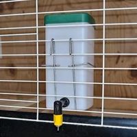 Поилка ниппельная с бачком HobbyFarm 1 л 360 градусов для кур с креплением на клетку