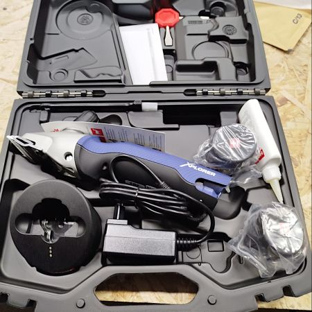 Машинка Heiniger Xplorer для стрижки лошадей и КРС с 2-я аккумуляторами