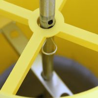 Кормушка бункерная ARCUS 6-7 кг пластик с разделительной решеткой на ножках