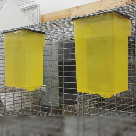 Поилка ниппельная для кроликов и птиц с бачком 1 л 90° Monoflo