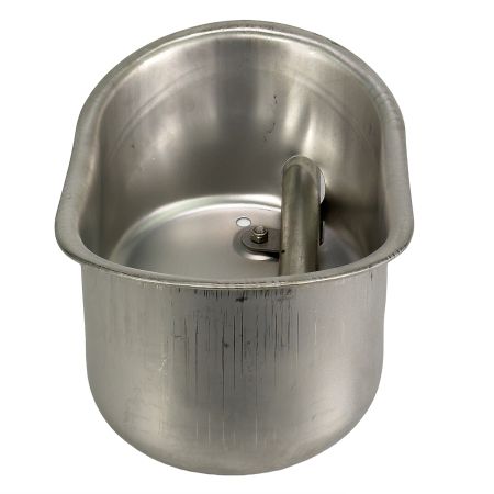 Поилка ниппельная с чашей размер M для молодняка и откормочных свиней 1/2 внутренняя/верхняя подводка