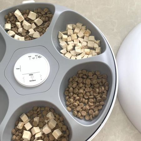 Автокормушка Petzengo PF13 LED для сухого и влажного корма c охлаждением, белая