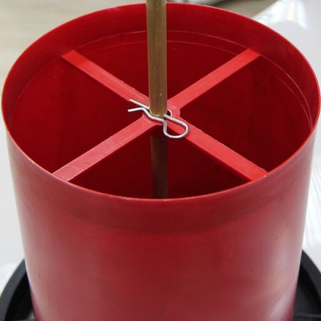 Кормушка бункерная 18 кг пластик с разделительной решеткой без крышки для цыплят