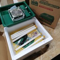 Инкубатор для яиц автоматический Des Champs ECO PROFI C-36 от сети и аккумулятора с роликовым лотком и овоскопом на 36 яиц