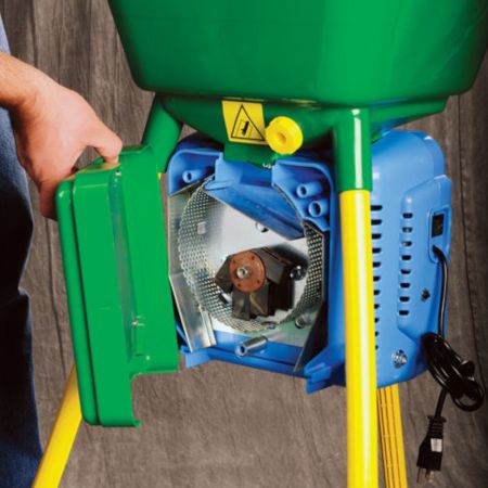 Зернодробилка Novital Bravo 4V 900 Вт электрическая для измельчения зерна / в комплекте 3 сита Зернодробилка Novital Bravo 4V 900 Вт электрическая для измельчения зерна / в комплекте 3 сита