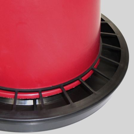 Кормушка бункерная 18 кг пластик с разделительной решеткой без крышки для цыплят