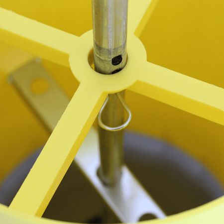 Кормушка бункерная ARCUS 15 кг пластик с разделительной решеткой