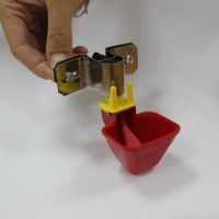 Поилка чашечная для крупной птицы, пластик, с винтовым креплением на сетку