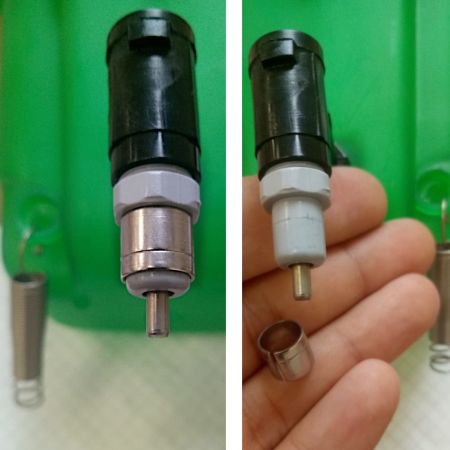 Поилка ниппельная с бачком DERBY 0,5 л 90° для кроликов и птиц