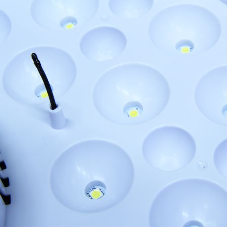 Инкубатор HHD 9 мини автоматический с овоскопом на 9 яиц