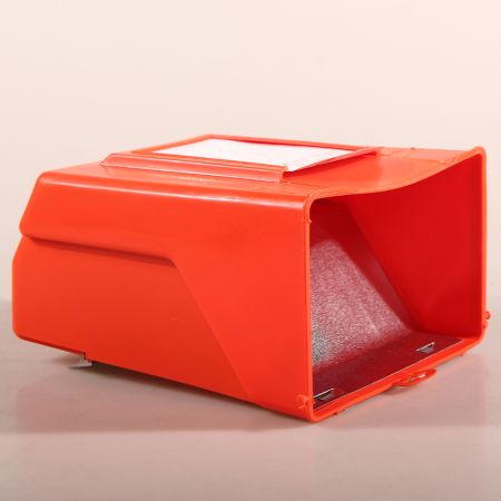 Кормушка бункерная для кроликов 2 секции с держателем для учетной карточки, пластик без крышки