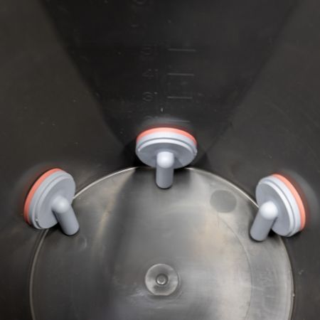 Ведро с 3 сосками для поения ягнят, жеребят, телят 8 л