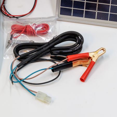 Электропастух OLLI 9.07S от сети и аккумулятора с солнечной панелью и аккумулятором