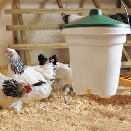 Емкость с ниппельным поением 12 л для кур