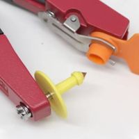 Биркач для установки ушных бирок универсальный, красный Биркач для установки ушных бирок универсальный, красный