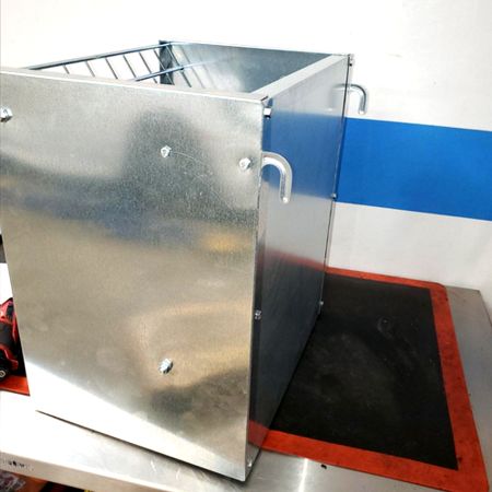 Кормушка для сена и зерна овцам и козам, 37х47х52 см Кормушка для сена и зерна овцам и козам, 37х47х52 см