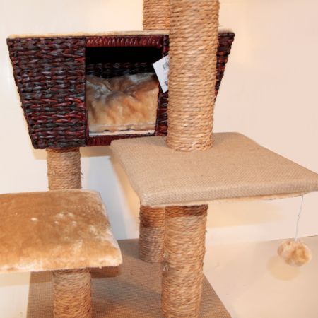 Когтеточка-комплекс с домиком 48х48х141 см, бежевый Когтеточка-комплекс с домиком 48х48х141 см, бежевый