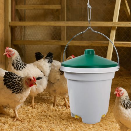 Емкость с ниппельным поением 12 л для кур